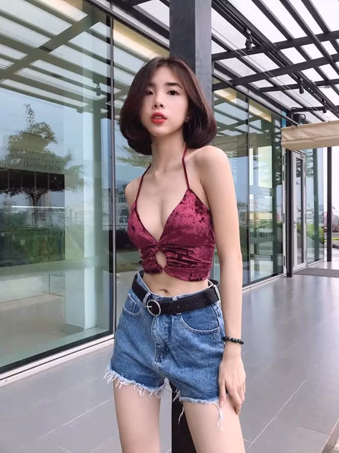 Theo nhiều người, vòng hai của Sme Mai nhỏ đến mức khó tin. Bởi vậy, một số ý kiến cho rằng cô thường xuyên chỉnh ảnh quá đà trước khi đưa lên mạng xã hội.