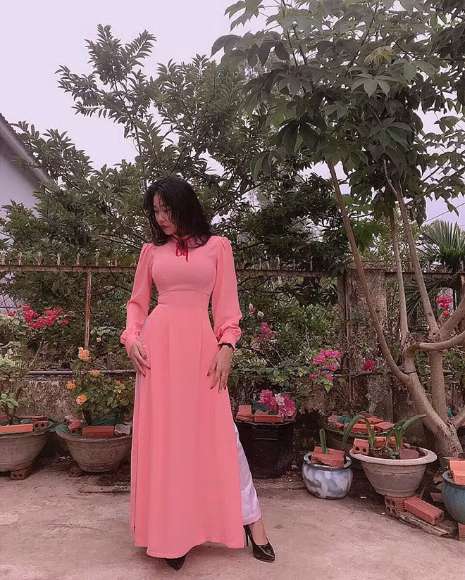 Nguyễn Thị Kiều Diễm (sinh năm 2000) được chú ý trên mạng với câu chuyện "dậy thì thành công" từ cô bé gầy gò sang thiếu nữ sở hữu số đo ba vòng nóng bỏng.