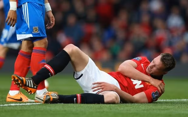 Phil Jones là chiến binh của Quỷ đỏ đang gặp phải chấn thương mắt cá.