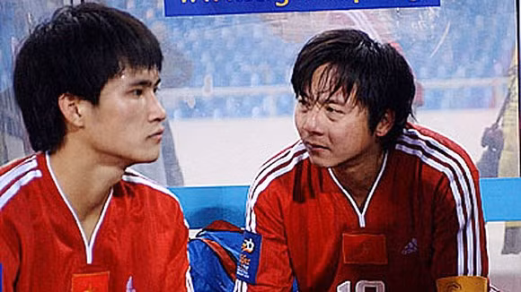 Sau khi Lê Công Vinh xuất hiện và được chọn lên ĐT Việt Nam, các đàn anh như Lê Huỳnh Đức đã phải ngả mũ thán phục với người đồng đội trẻ bởi sự nhanh nhạy và sắc bén trong khâu săn bàn, dù thi đấu ở vị trí hộ công hoặc tiền đạo cánh. Ảnh: Thethaohomnay