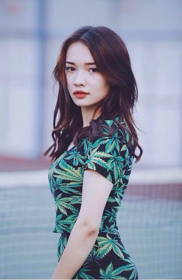 Khuôn mặt ưa nhìn cùng thân hình quyến rũ với những đường cong gợi cảm, Kamilla Nguyễn không ngần ngại khoe những bức ảnh nghệ thuật của mình trên trang cá nhân và nó đã được sự đón nhận nhiệt tình từ cư dân mạng. Rất nhiều chàng trai đã phải mất hồi lâu ngắm nhìn và dành cho cô bạn lai Nga lại những lời khen có cánh.