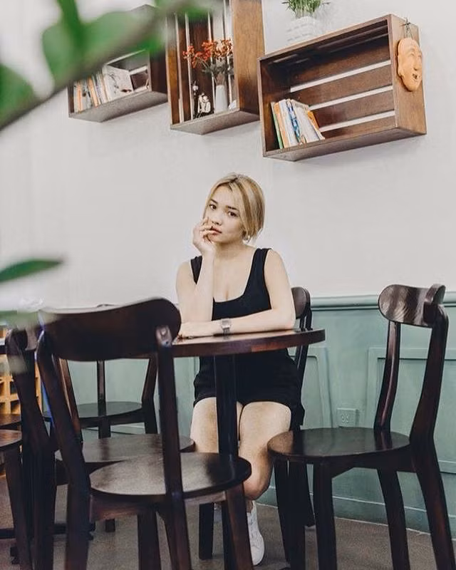 Sau khi bất ngờ được nhiều cư dân mạng biết tới và liên tục kết bạn, Kamilla Nguyễn chia sẻ rằng cô rất vui mừng vì được nhiều người biết tới và không cảm thấy phiền khi có nhiều người kết bạn và bình luận những bức ảnh của mình và chỉ sau ít giờ được cư dân mạng chia sẻ vẻ đẹp, cô bạn 9X sở hữu hai dòng máu này đã nhận rất nhiều sự quan tâm của các thành viên mạng xã hội.