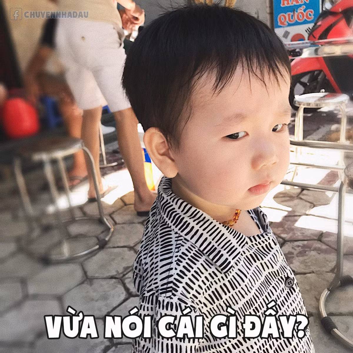 Bé Đậu siêu đáng yêu nhờ thừa hưởng nét đẹp từ cả bố Ba Duy lẫn mẹ Nam Thương, từ đôi mắt một mí tinh nghịch, làn da trắng như trứng gà bóc, cho tới đôi má hây hây hồng siêu cưng.