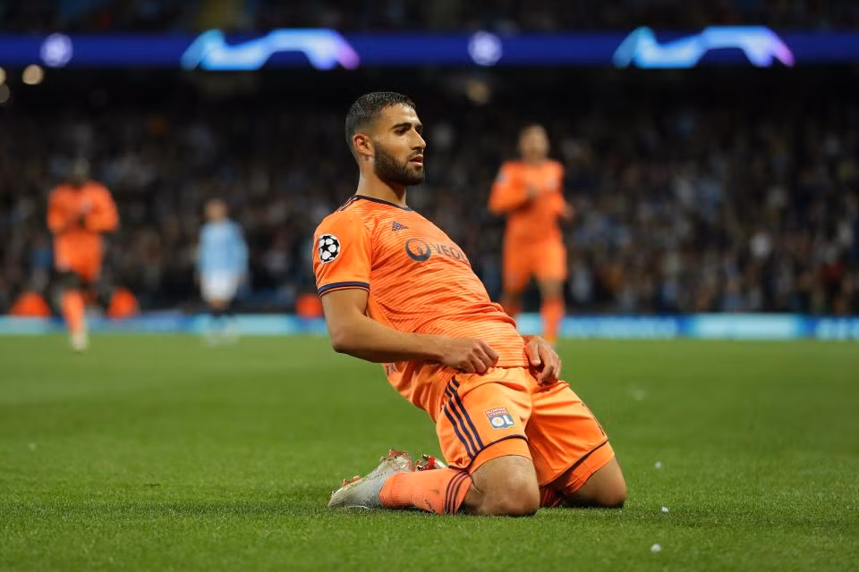  Chuyển nhượng bóng đá mới nhất từ Kicker, Liverpool đã chậm chạp trong việc quyết đoán "ngã giá" nên Nabil Fekir đã chọn gã khủng lồ nước Đức là Bayern Munich là điểm đến tiếp theo sao khi rời Lyon.