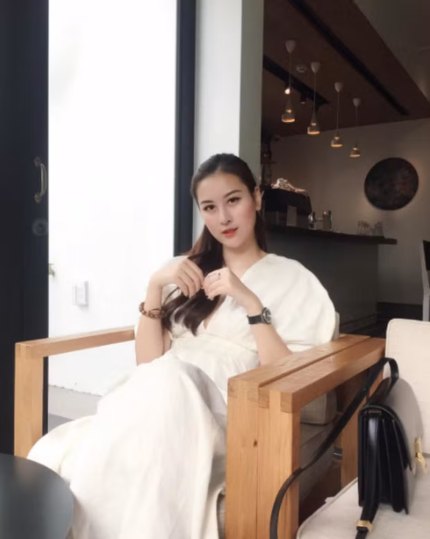Theo sự truy lùng của dân mạng, gương mặt khác lạ của Hà Lade được đăng ngày 17/7 vừa qua.