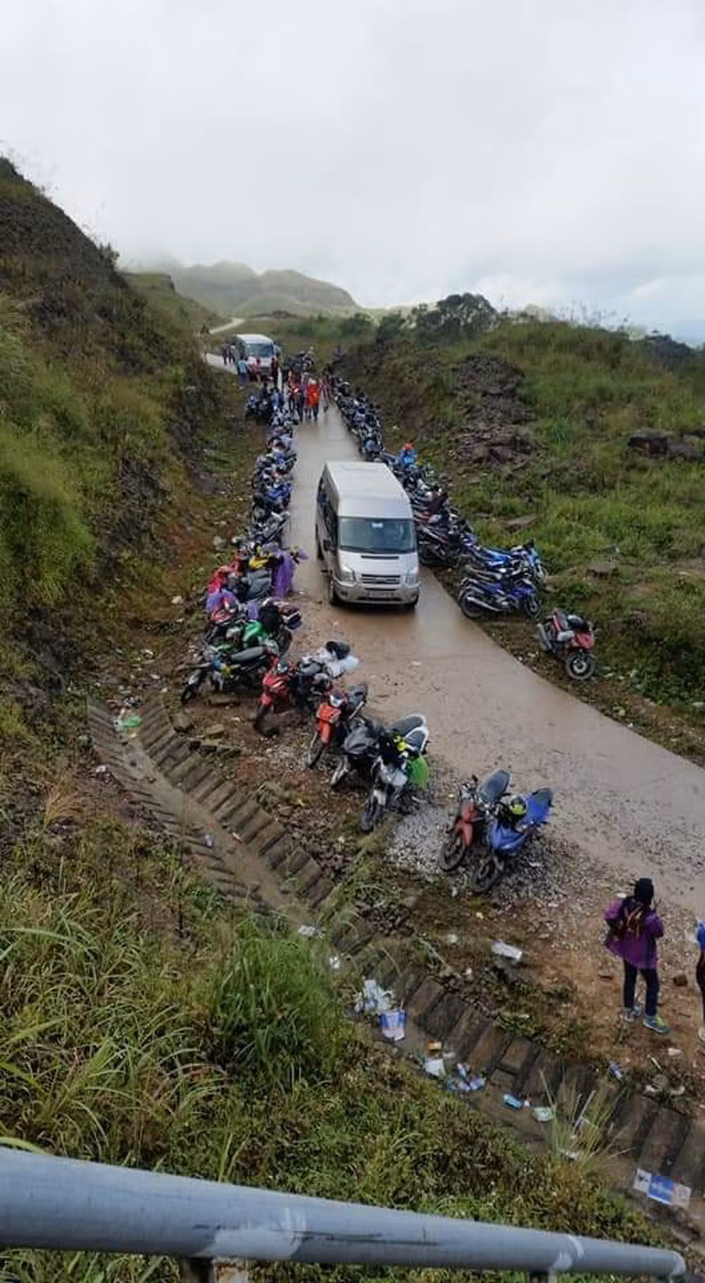 Trước đó, những hình ảnh sau các điểm phượt đầy rác do các dân phượt để lại đã được CĐM đăng tải và nhận không ít lời chê trách từ dân mạng.