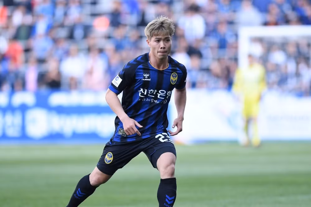 Sau trận đấu, trả lời phỏng vấn của báo giới HLV Incheon United đã có nhận xét thẳng thắn về Công Phượng. Ông đánh giá cao tiền đạo này về mặt chuyên môn nhưng cho rằng điểm yếu của Công Phượng nằm ở sự tương tác với đồng đội.