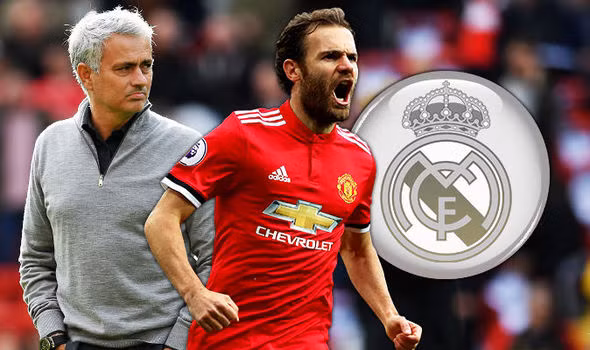 Juan Mata trên đường tới Real Madrid? Tương lai của Juan Mata đang bị đặt dấu hỏi lớn khi anh tiếp tục phải ngồi dự bị ở trận chiến với Chelsea trên sân Stamford Bridge cuối tuần qua. Tính từ đầu mùa, Mata chưa có trận đấu nào là thi đấu trọn vẹn ở Premier League. Điều đó cho thấy, HLV Jose Mourinho không coi Mata là quân bài quan trọng trong sơ đồ chiến thuật ở sân Old Trafford. Ảnh: Goal