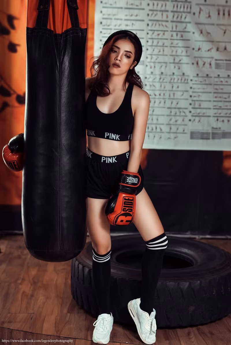 Nếu theo dõi trang facebook cá nhân của Xô Tít thì sẽ dễ dàng nhìn thấy rất nhiều những clip nhảy của cô nàng thu hút hàng trăm ngàn lượt xem. Xô Tít cũng là gương mặt được chú ý trên youtube vì những màn nhảy cover cực kì ấn tượng.
