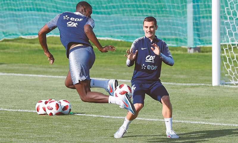Chuyển nhượng bóng đá từ MARCA, sau khi có được Antoine Griezmann, Barca tiếp tục làm mới mình bằng bản hợp đồng trị giá 130 triệu bảng từ MU là Pogba.