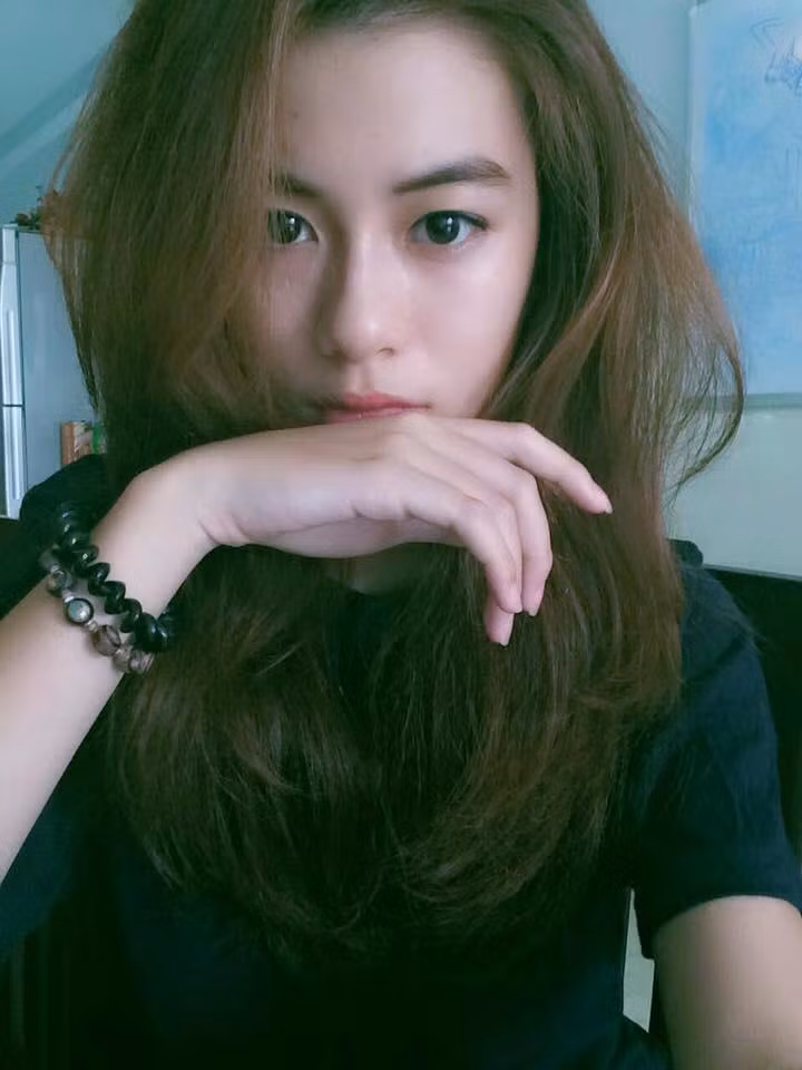 Trong tương lai, Vi không có ý định tham gia nghệ thuật và tìm công việc thích hợp. Ảnh sử dụng trong bài: Facebook nhân vật.