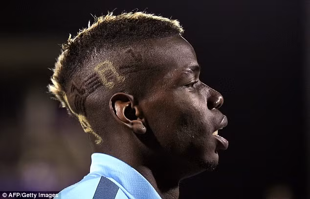 Nếu chú ý kỹ thì trong mùa giải năm nay, tiền vệ Paul Pogba bỗng dưng có một thói quen khá lạ lùng, khi anh thường xuyên thay đổi kiểu tóc của mình chỉ sau vài tuần.