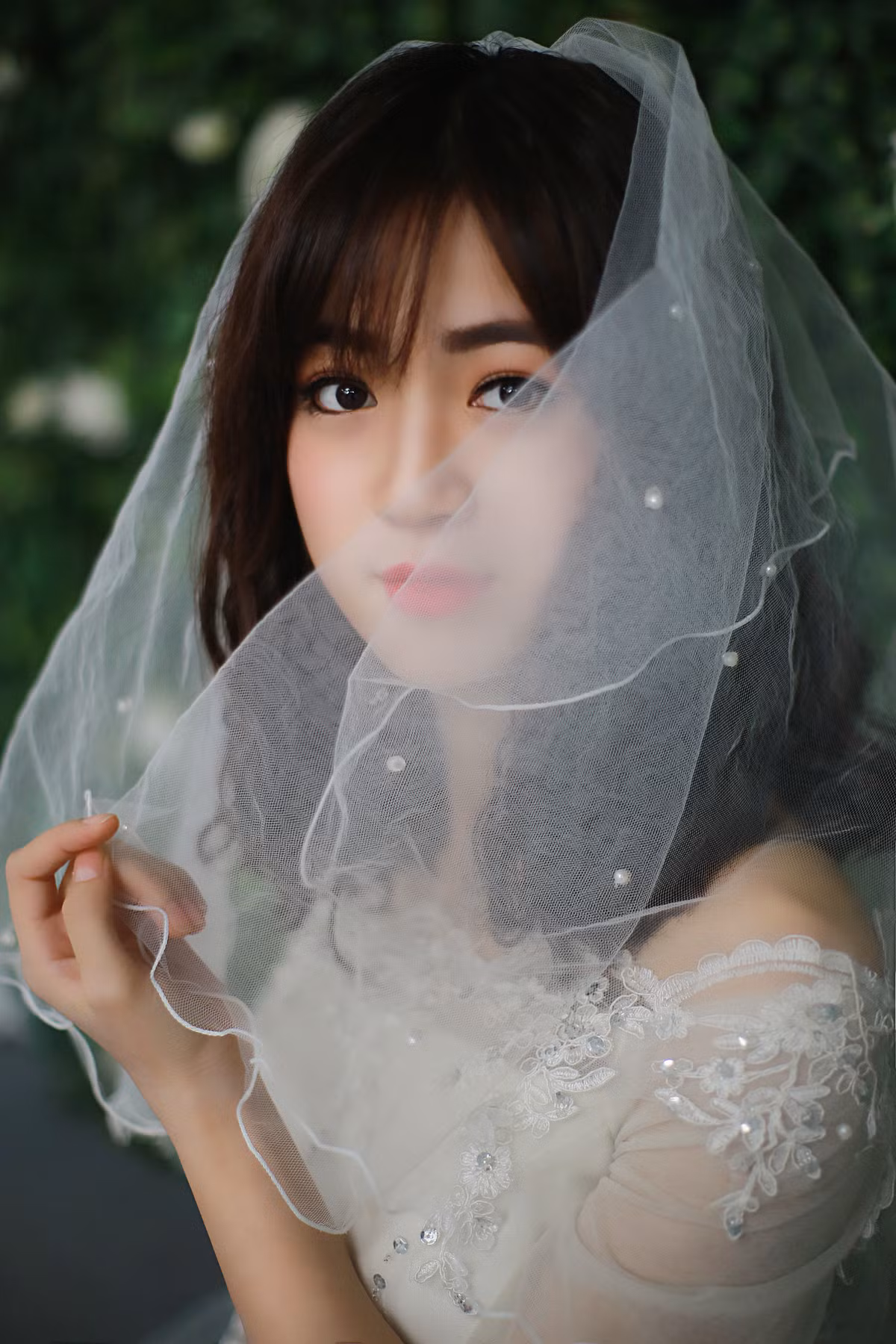 Theo tìm hiểu của các "thánh mạng" thì nữ thổ dân mới có tên là Quỳnh Anh. Hiện Quỳnh Anh đang sinh sống và làm việc tại Hà Nội.