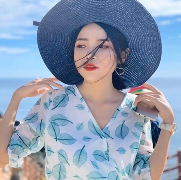 Anh Thi tự gọi sự thay đổi của mình là "hành trình trả thù ngọt ngào" như lời đáp trả đến "cựu crush" - người đã dành cho Anh Thi những lời chê bai không mấy tích cực chỉ vì cô nàng ngày ấy không được xinh xắn cho lắm.
