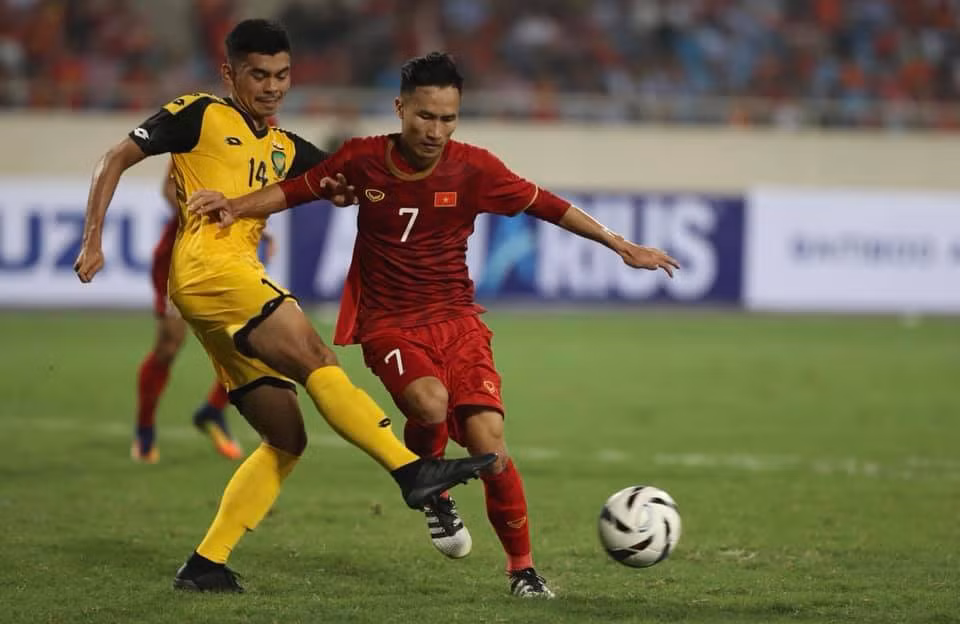 Việt Hưng là mẫu tiền vệ thông minh dễ tạo nên sự đột biến. Trước Indonesia, tiền vệ này nhiều khả năng sẽ có nhiều điểm nhấn bằng những pha chuyền bóng thông minh xé toang hàng phòng ngự của đối phương.