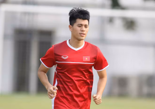 Đình Trọng đã được đá hơn 20 phút trong trận gặp Brunei. Việc đưa trung vệ này vào sân trong trận đấu đó của HLV Park Hang-seo có dụng ý muốn anh làm quen lại với không khí ra sân để chuẩn bị cho cuộc tiếp đón Indonesia sắp tới.