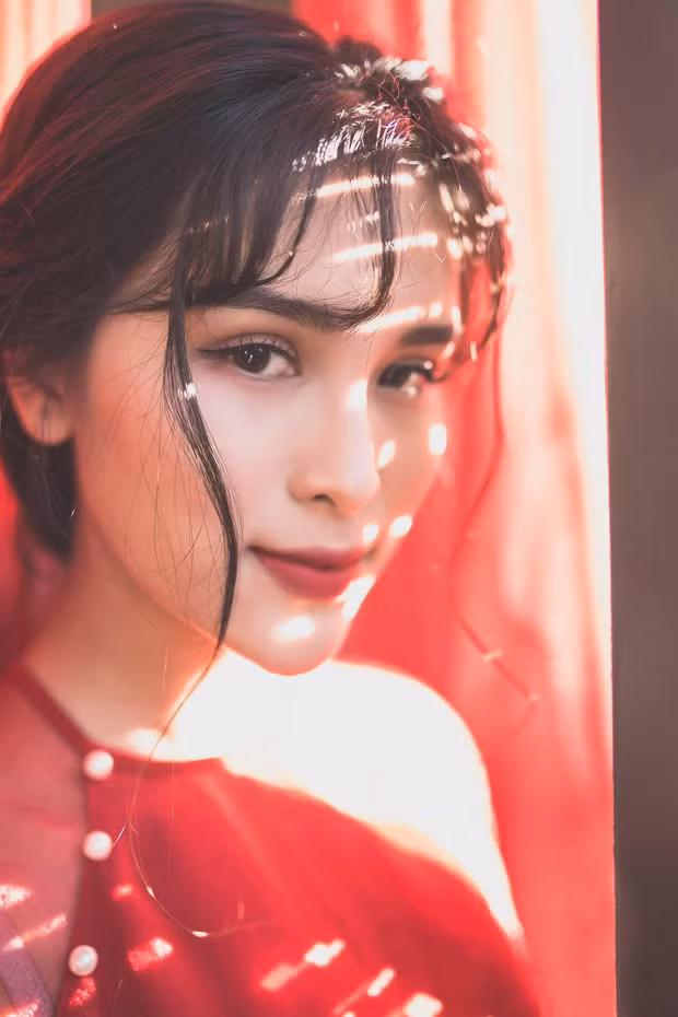 Sự trở lại của Ngọc Trâm đã khiến tất cả bạn bè thầy cô phải trầm trồ với một làn da trắng sứ cùng body nóng bỏng với số đo ba vòng 86-60-89.