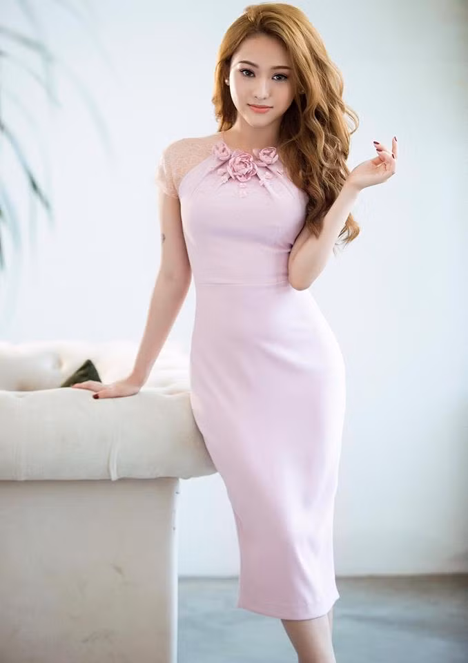 Cũng không thể phủ nhận rằng vòng một căng tròn cũng giúp Thúy Vi "ăn hình" hơn trước đây rất nhiều. Ảnh trong bài: FBNV.