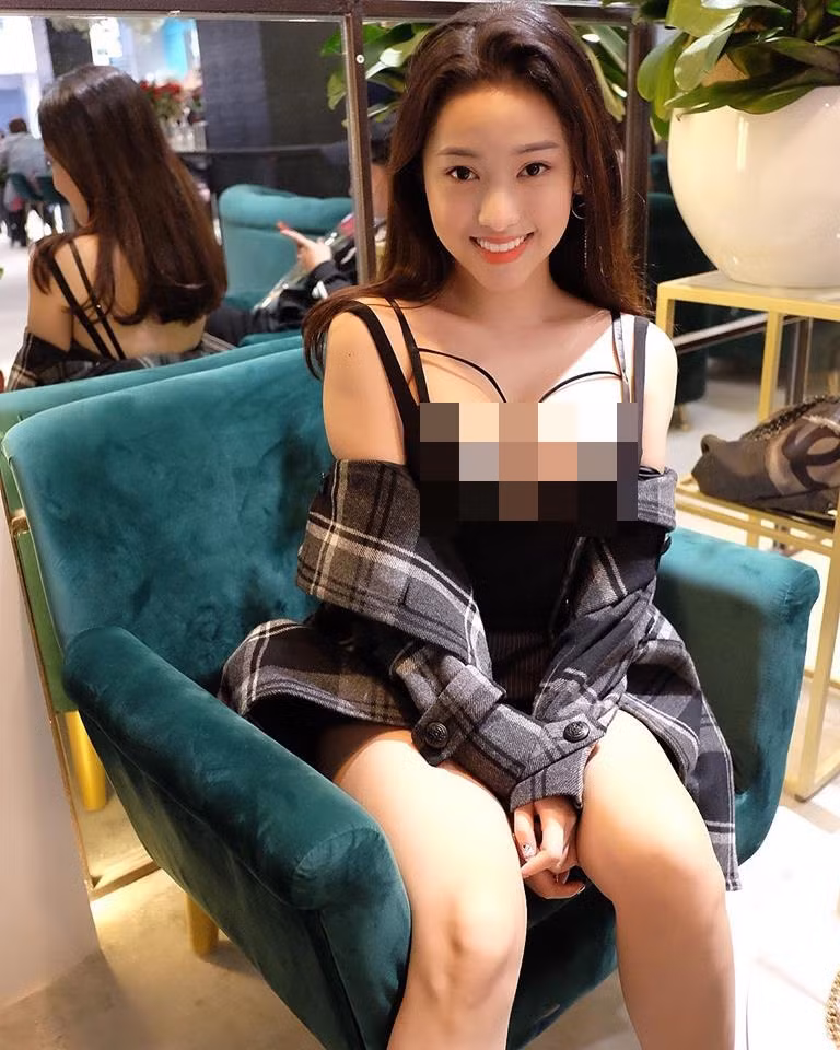 Chính việc khoe vòng 1 có phần quá đà của Thúy Vi đã khiến cô trở thành tâm điểm của những cuộc bàn tán đặc biệt là sau khi tin đồn cô nàng sinh năm 1998 này phẫu thuật thẩm mỹ cách đây chưa lâu.