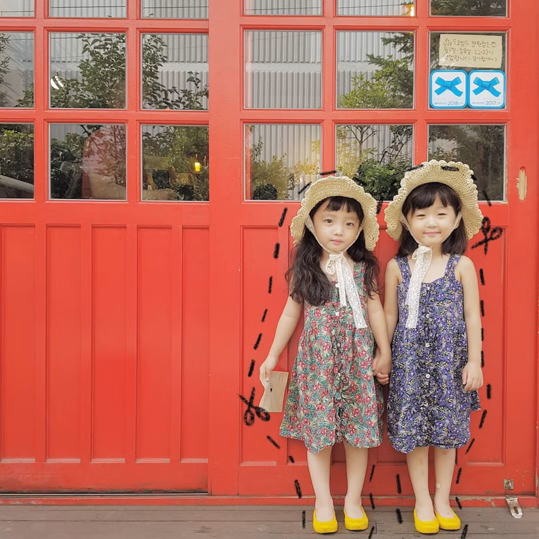 Hai thiên thần đáng yêu luôn là niềm tự hào của bố mẹ Sua và Suji.