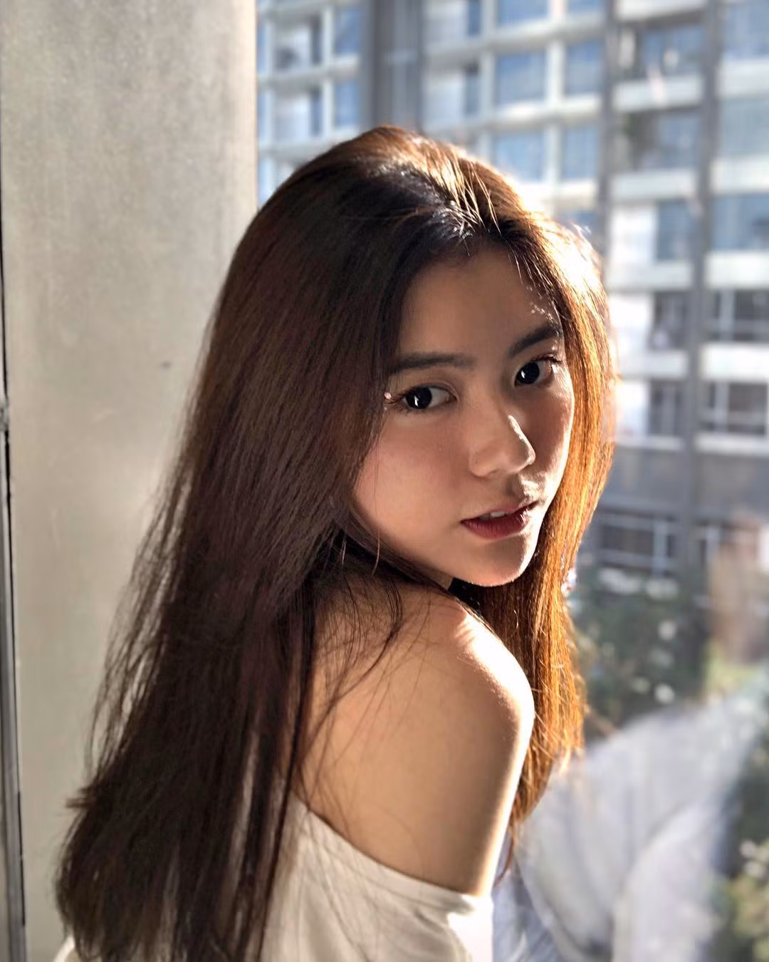 Trước đây, Ngọc Nhi đã từng làm 4 chiếc răng sứ và nhờ đó, cũng có màn "dậy thì thành công" khá ấn tượng