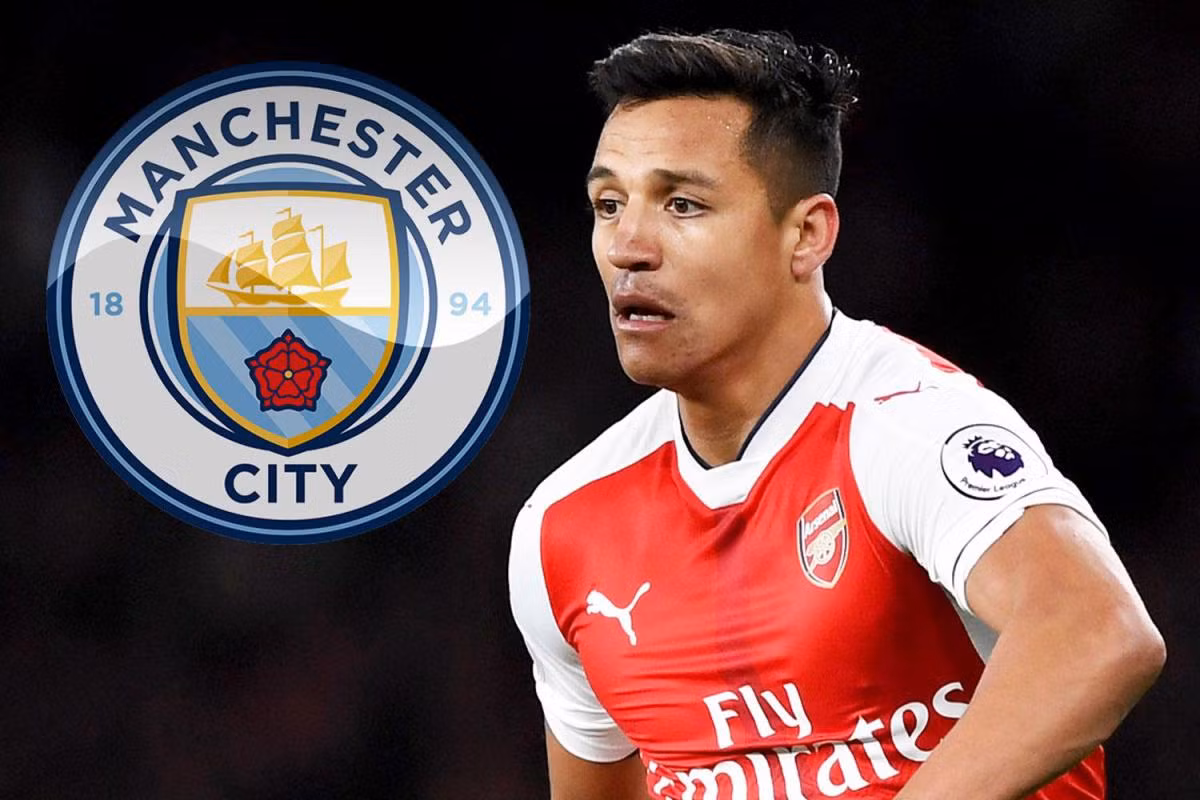 Man City tung tiền bủa vây Alexis Sanchez: Telegraph, Goal, Fox Sport, Ferplei (Chile) đồng loạt đưa tin, Alexis Sanchez đã đồng ý chuyển sang khoác áo Man City và nhận mức lương 275.000 bảng mỗi tuần, gấp 2,5 lần những gì anh đang nhận tại Emirates.Nếu thương vụ này thành công thì đây thực sự là một cú sốc cho những người yêu mến Arsenal. Alexis Sanchez được đánh giá là ngôi sao sáng nhất của Pháo thủ, mất đi cầu thủ này, Arsenal chắc chắn sẽ gặp nhiều khó khăn trong việc tìm kiếm nhân tố thay thế. Ảnh: Goal