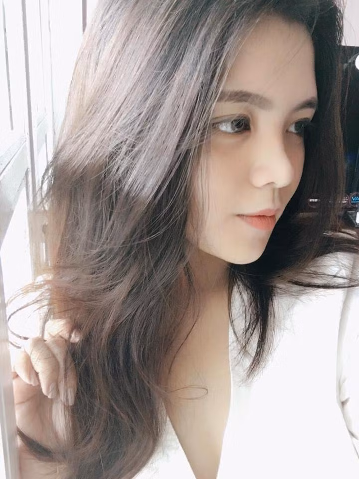 Tuy nhiên, Hoàng Anh không nhận lời để tập trung vào việc học trước khi nghĩ tới việc bước chân vào nghệ thuật.