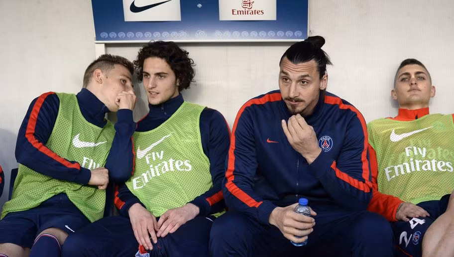 Đội hình PSG được xây dựng bởi nền tảng chất lượng, ngay cả Marquinhos, Adrien Rabiot, Javier Pastore, Ezequiel Lavezzi, Benjamin Stambouli, Gregory Van der Wiel, những cái tên có thể đánh chính ở bất kỳ đội bóng nào cũng mòn đũng quần trên băng ghế dự bị và hục hặc đòi ra đi vì không có nhiều cơ hội ra sân.