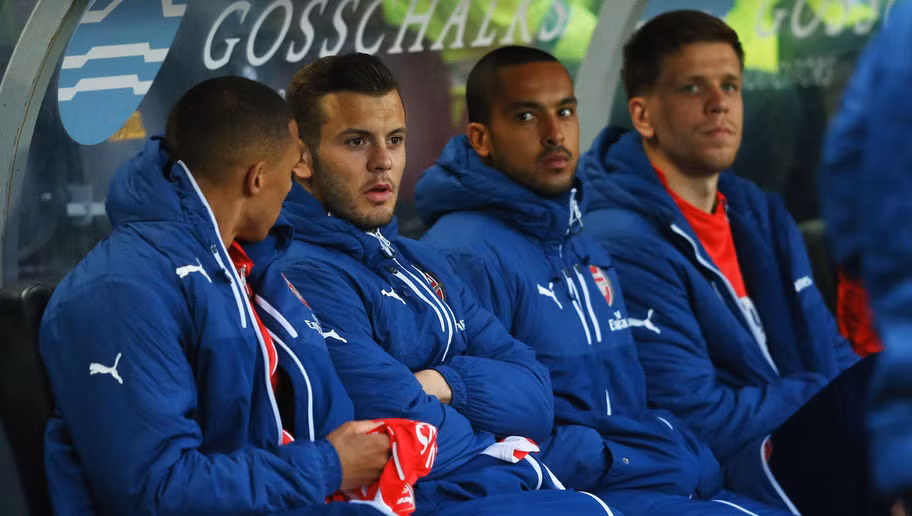 Arsenal chính là đội bóng sở hữu băng ghế dự bị chất lượng nhất Premier League. Khoảng cách giữa cầu thủ dự bị và đá chính của họ không quá chênh lệch. Những Jack Wilshere, Theo Walcott, Gabriel Paulista, Mathieu Debuchy, Kieran Gibbs, Danny Welbeck hay David Ospina đều là tuyển thủ quốc gia và đủ khả năng đá chính.