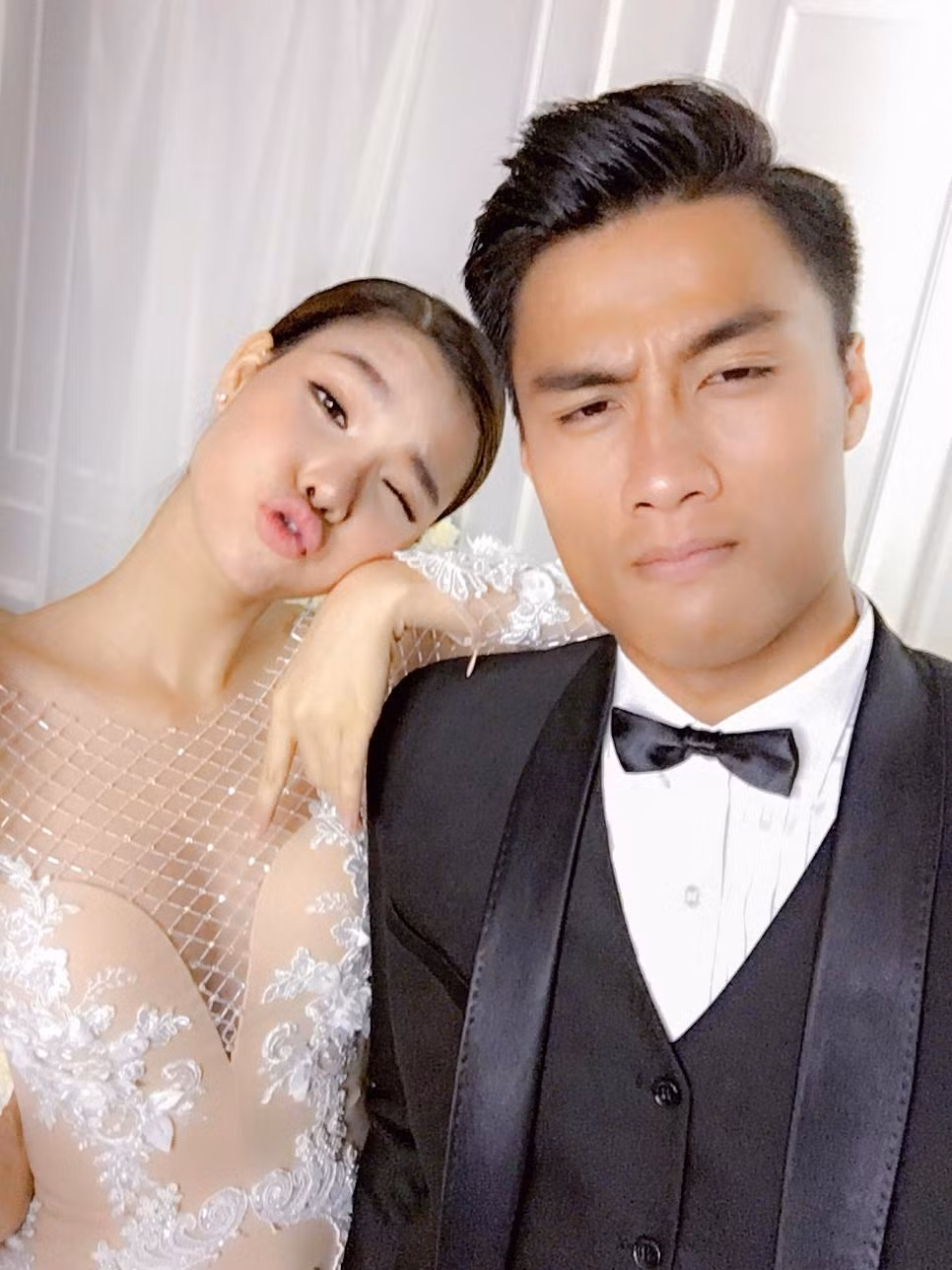 Cặp đôi đình đám showbiz Việt này chia sẻ những bức ảnh vô cùng nhắng nhít trên trang cá nhân của nhau.