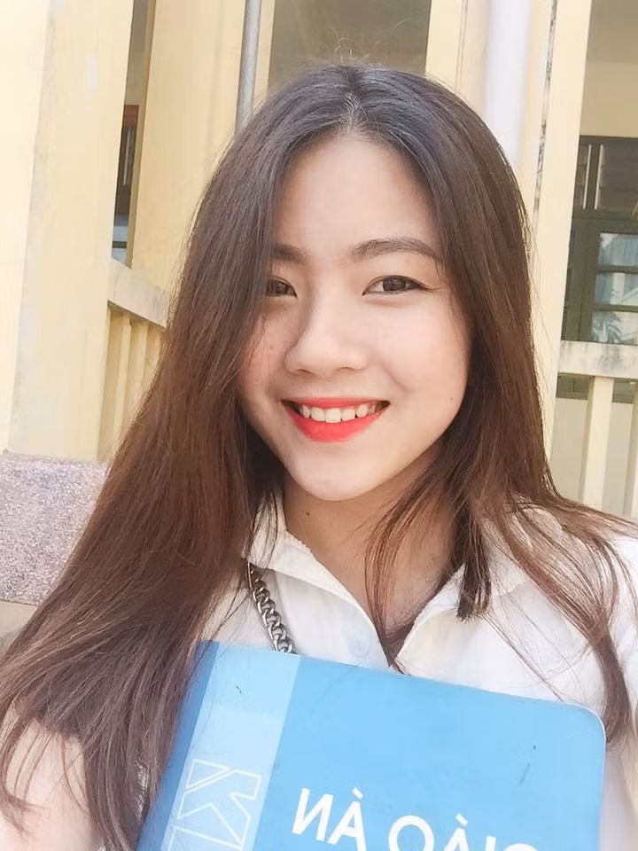 Nụ cười tươi rói của cô giáo 9X Nghệ An.