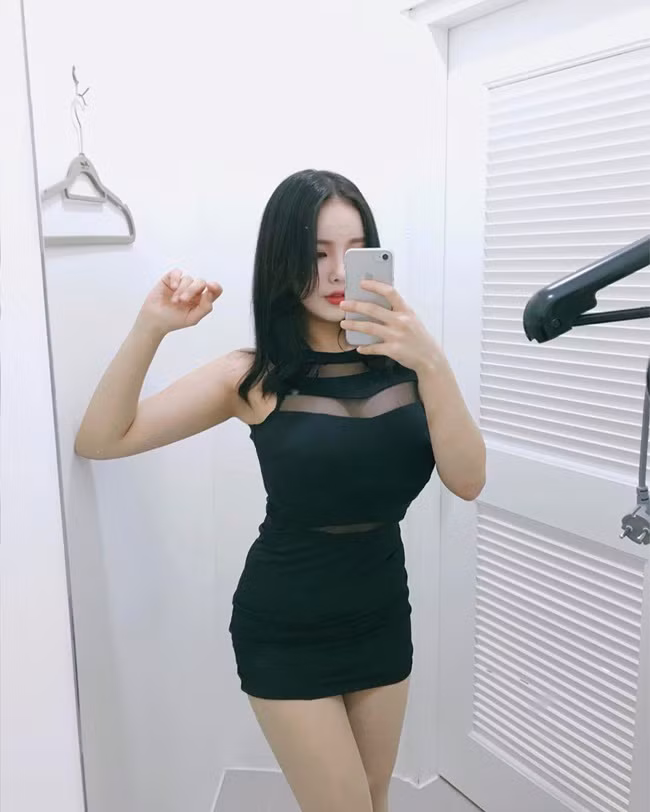 Chưa biết rõ số đo vòng 1 của Yu Han nhưng nhiếu đấng mày rầu cảm thấy choáng khi xem những bức ảnh này.