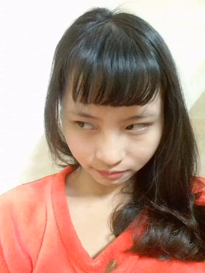 Vì vậy, hội chị em đã đúc kết rằng tự cắt tóc mái chính là một màn đặt cược, một trò chơi mạo hiểm không hơn không kém, nếu thắng bạn sẽ có kiểu tóc "xịn xò" như idol Hàn Quốc và thua thì chấp nhận mái tóc nham nhở.