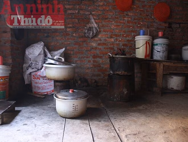 Khu bếp trong "biệt thự công nhân", với bếp than là phổ biến