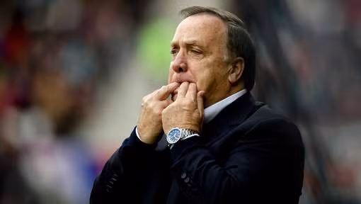 Sau khi chia tay với Sunderland, Dick Advocaat đã lên máy bay trở về Hà Lan và ông sẽ tổ chức họp báo tại quê nhà để thông báo việc mình chia tay với CLB này. Như vậy, Dick Advocaat là HLV đầu tiên chia tay giải đấu cao nhất tại nước Anh.