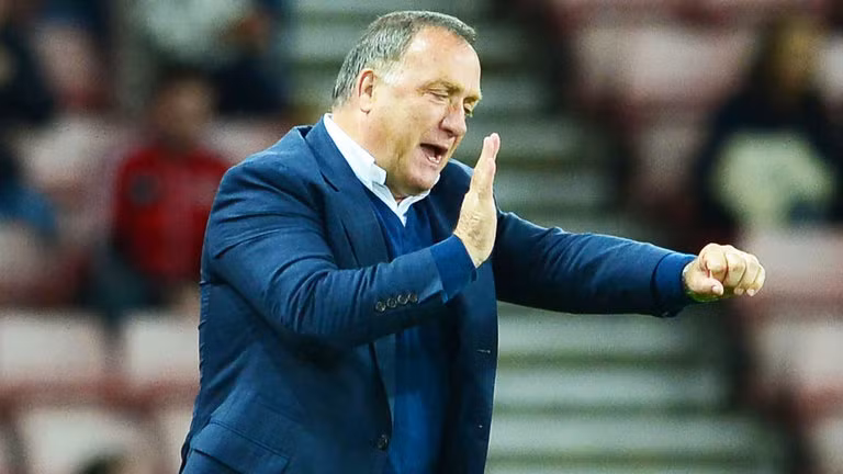 Trước khi đến cứu vớt Sunderland ở mùa giải trước, Dick Advocaat từng là HLV của rất nhiều CLB lớn trên thế giới như PSV, Zenit hay Dortmund.