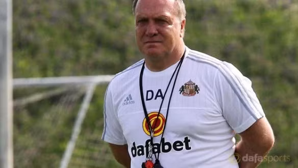 Nhưng Sunderland khởi đầu mùa giải 2015/2016 hết sức tệ hại khi chưa có trận thắng nào, hòa 3 và thua 5 trận. Đây là lý do khiến HLV Dick Advocaat đưa ra quyết định của mình.