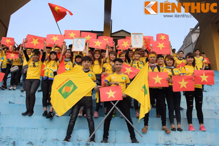 Đặc biệt, năm nay hội CĐV SLNA đã chuẩn bị những màn cổ vũ hết sức đặc biệt khi các cầu thủ xứ Nghệ hành quân ra Thủ đô.