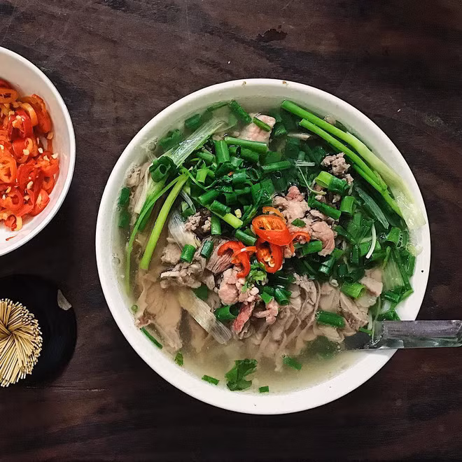 Ở phần bình luận có thể thấy nhiều lời khen của cả dân mạng trong nước và nước ngoài dành cho món ăn truyền thống này.