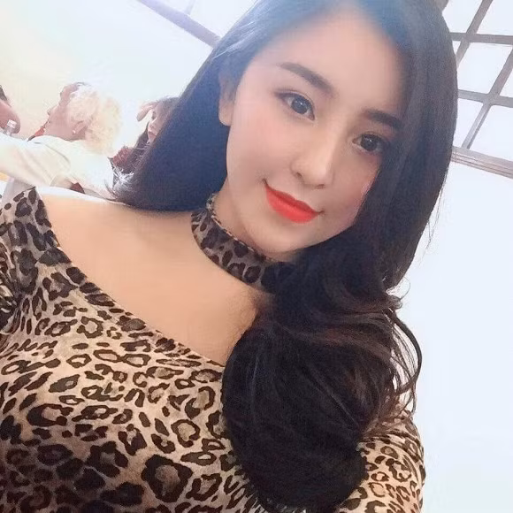 Sau khoảng thời gian dài, Bảo Chi đã có sự thay đổi khá nhiều về ngoại hình. Cô tăng cân và diện đồ sành điệu hơn trước.