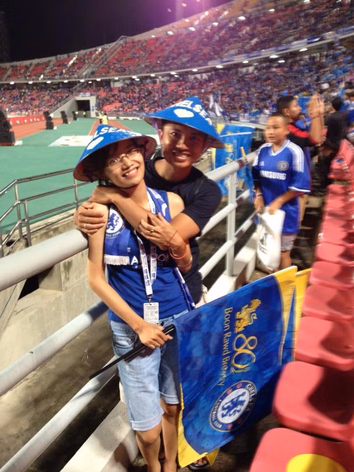 Năm 2013, khi Chelsea có chuyến du đấu tại Thái Lan, Mai Phương đã cùng ông xã quyết định có một chuyến du lịch Thái Lan. Thứ nhất là để khám phá xứ sở Chùa Vàng, thứ hai là tận mắt vào sân vận động để xem tận mắt đội bóng mình yêu thương thi đấu.