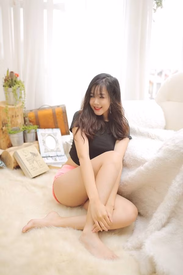 Khác với hầu hết thí sinh Miss Teen 2017 mang vẻ trong sáng, thánh thiện, Diệu Thúy lại chọn cho mình cách tạo hình với vẻ đẹp quyến rũ và gợi cảm.