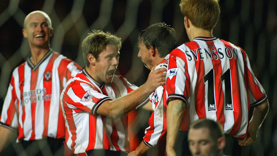 Mùa giải 2002/03, Sunderland có tới 3 lần thay tướng nhưng không tài cải thiện được thành tích thi đấu. Mèo đen xếp chót bảng xếp hạng với 19 điểm sau 38 vòng. Ghi ít bàn nhất, 21. Thủng lưới nhiều nhất (cùng West Brom), 65 và có hiệu số bàn thắng bại thê thảm ở mức âm 44.