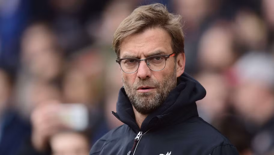 Hưởng mức lương ngang ngửa Luis Enrique là Jurgen Klopp, huấn luyện viên vừa chuyển tới Liverpool hồi tháng 10 năm ngoái thay thế Brendan Rodgers với bản hợp đồng 3 năm.