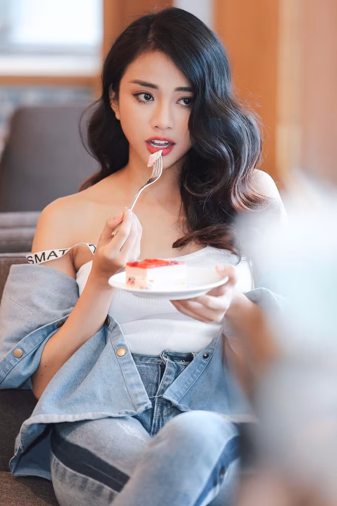 Bức ảnh dù chỉ được Thiên Nga đăng lên story Instagram và đã biến mất sau 24h tuy nhiên, nhiều người đã nhanh chóng chụp ảnh màn hình lại và nhanh chóng đưa lên các diễn đàn để bàn tán.