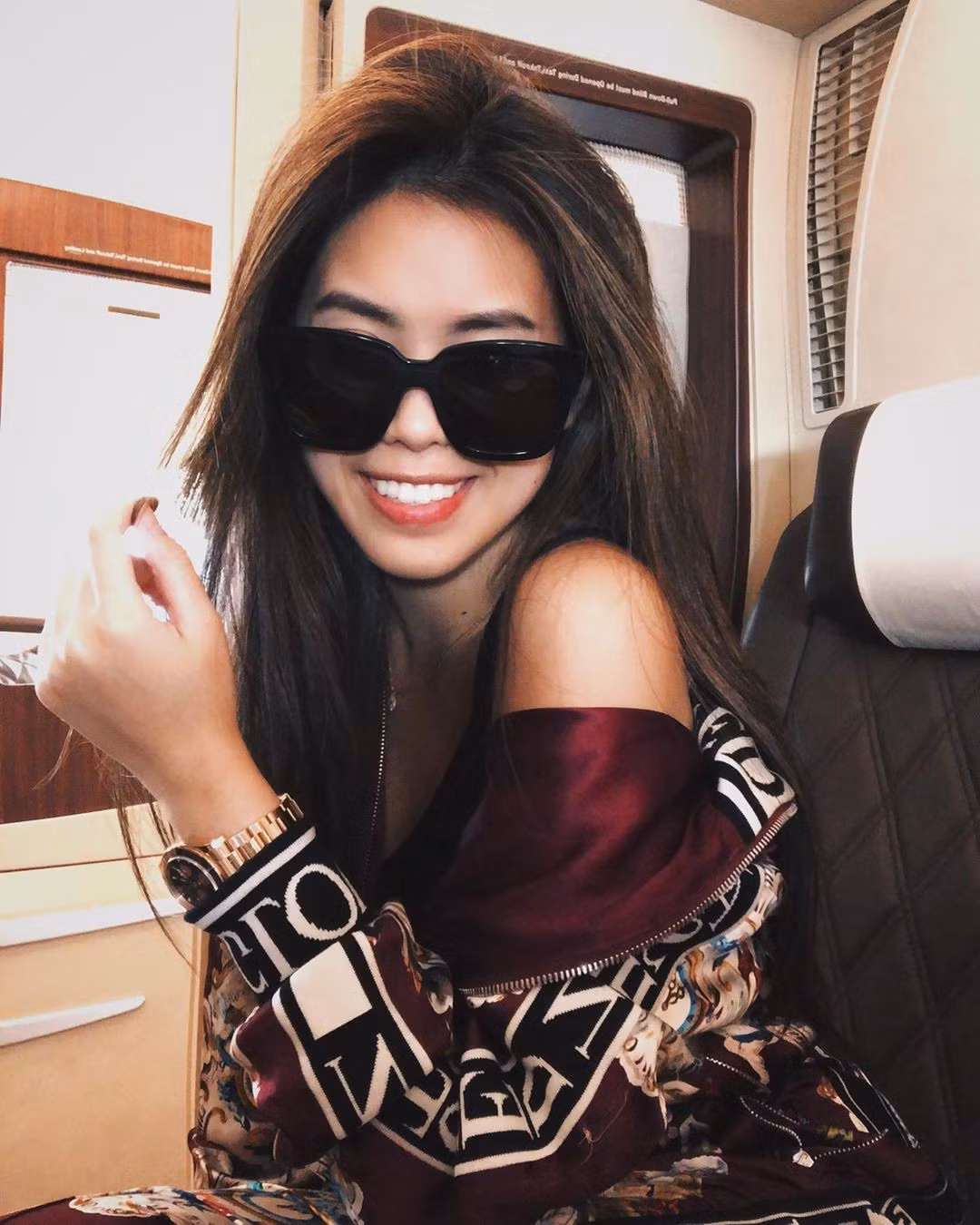Mới đây, ái nữ sinh năm 1996 khoe những chiếc story tràn đầy niềm vui trong chuyến du lịch mùa hè.