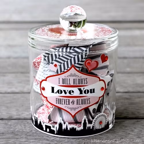 Trào lưu làm quà handmade bùng nổ trong thời gian vừa qua. Lướt trên mạng xã hội, không thiếu những gian hàng “ăn theo” ngày Valentine để kinh doanh. Các lớp dạy làm bánh, đan len theo giờ hoặc theo ngày mọc lên như nấm.