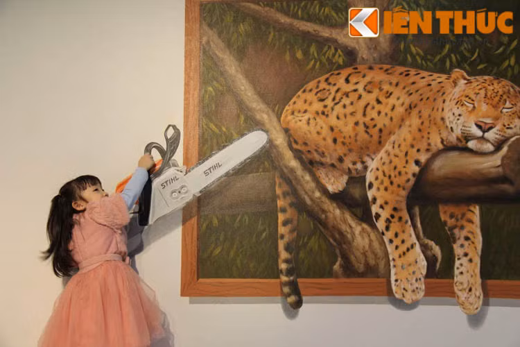 Mới đây, giới trẻ Hà thành đã vô cùng thích thú với triển lãm tranh 3D lần đến từ Vương quốc Bỉ lần thứ 4 có mặt tại Việt Nam.