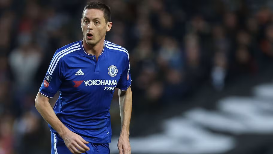 Nemanja Matic được ví là một 'con quái vật' ở tuyến giữa của Chelsea mùa bóng trước Nemanja Matic trở thành cái bóng của chính mình trong mùa bóng 2015/16. Chẳng còn cái uy của một ông chủ tuyến giữa, tiền vệ trung tâm người Serbia mất luôn suất đá chính vào tay của John Obi Mikel khi ông Hiddink lên nắm Chelsea.
