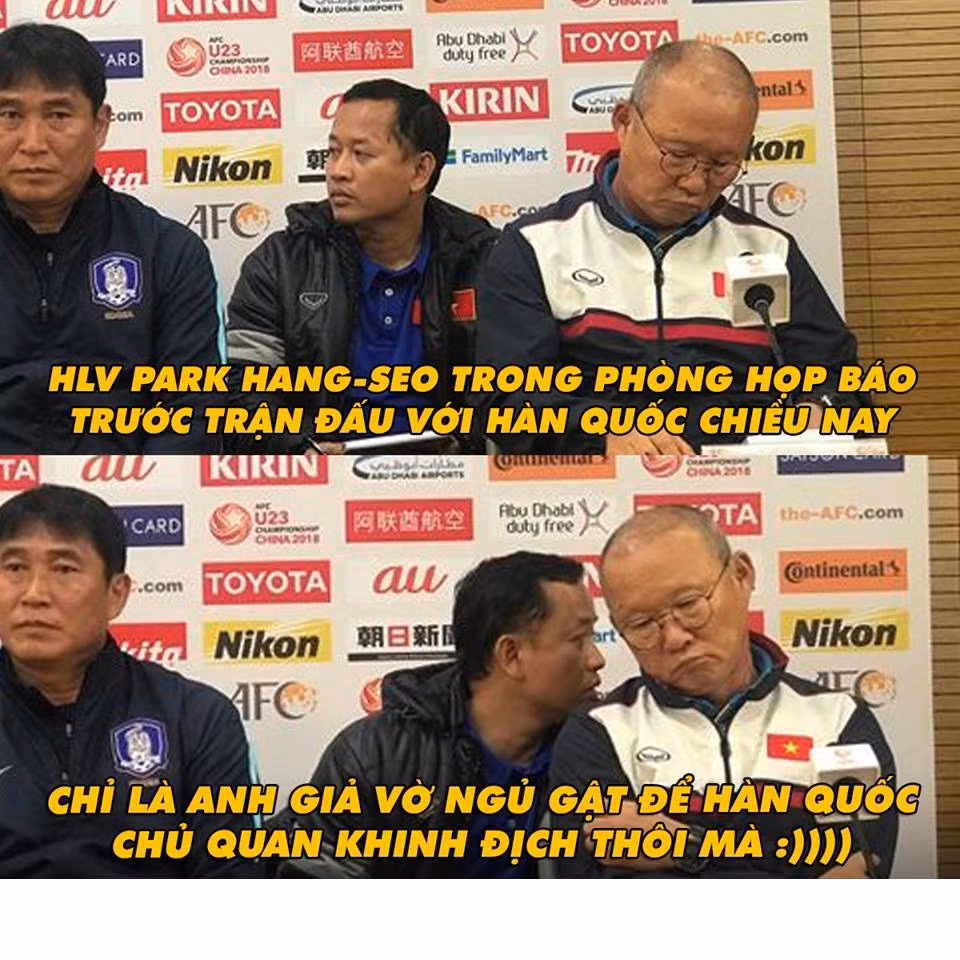 HLV Park Hang Seo được gọi là "thánh ngủ gật" nhưng ông chỉ để đối phương chủ quan thôi. Nhìn bức ảnh chế này nhiều dân mạng tếu táo bình luận rằng: "Người đàn ông có khuôn mặt châu Á này ngủ cực dễ thương và ông chỉ giả vờ nhắm mắt nhưng thực chất là đang ủ mưu".